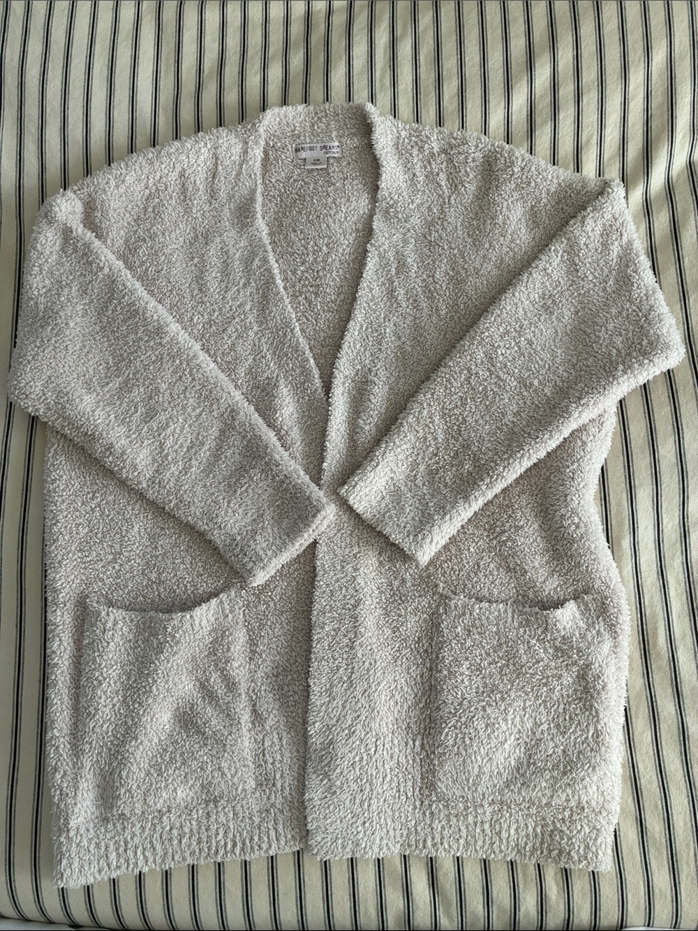 Barefoot, dreams, like new! Cozy, oatmeal cardigan with two pockets. Size. S/M